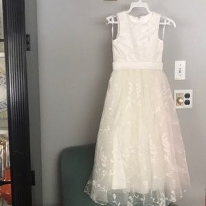 NEW flower girl dress size 5 in ivory.